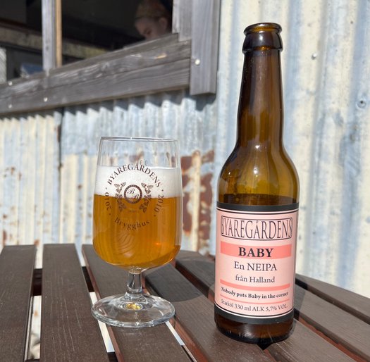 Våra drycker på Byaregårdens Brygghus - handverksbryggda öl, läsk, tonics och numera även vin. 